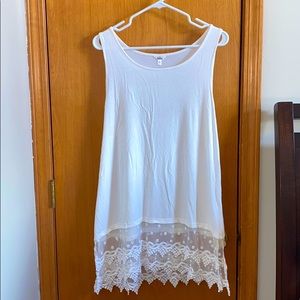 Women’s XL- 2 Sleeveless Lace Tops (White & Brown)